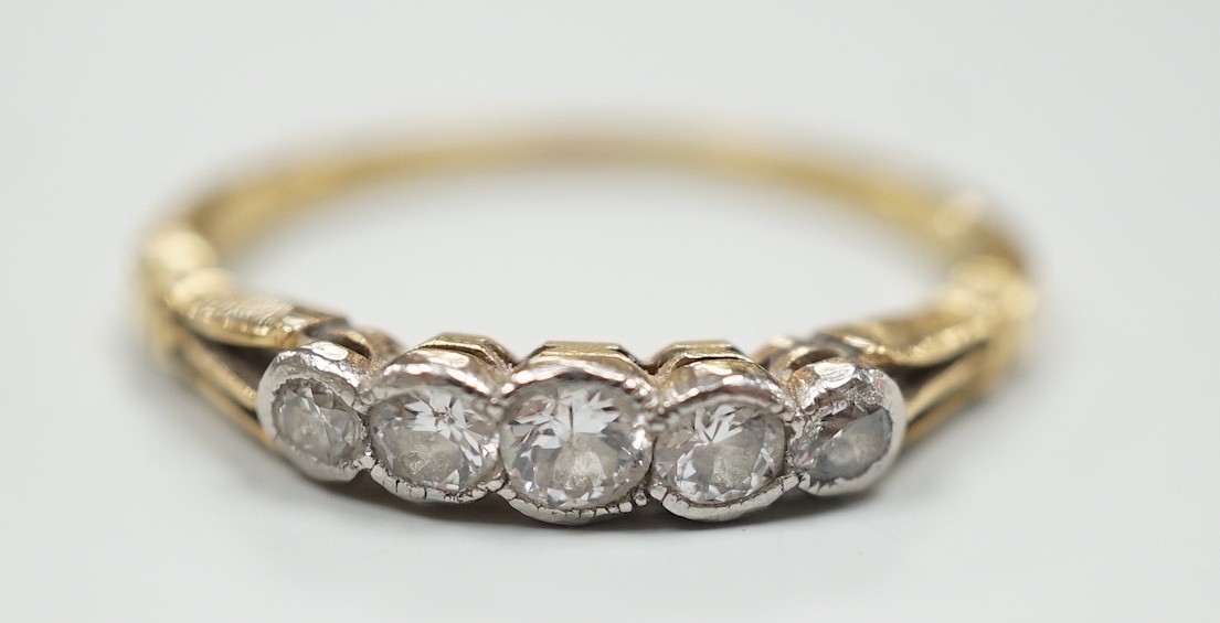 A yellow metal and graduated collet set five stone diamond ring, size N, gross weight 2.2 grams.